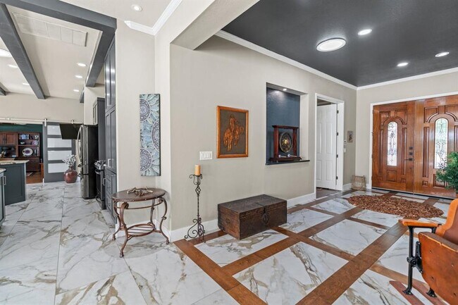 Building Photo - 121 Vinca Dr