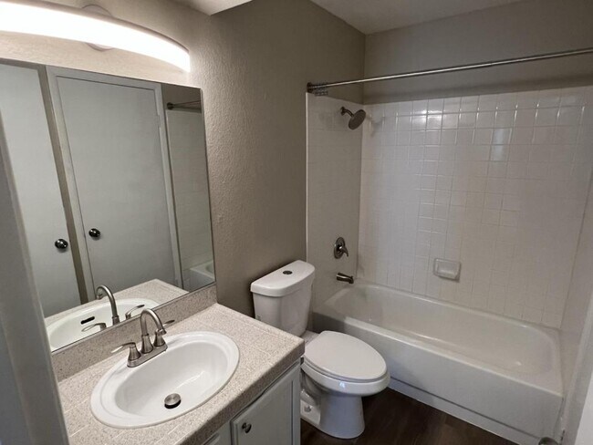 Building Photo - 7570 W Flamingo Rd