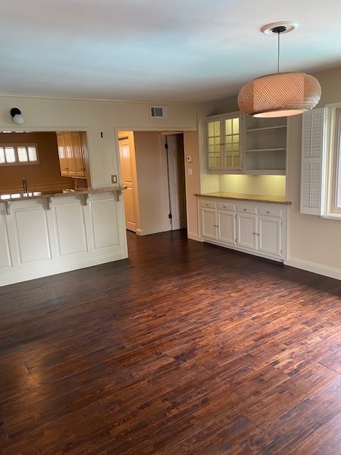 Building Photo - 2000 Karen St