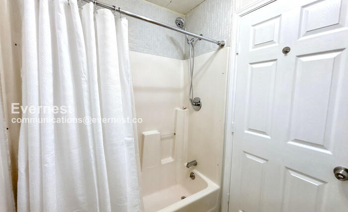 Building Photo - 1302 Ryon St