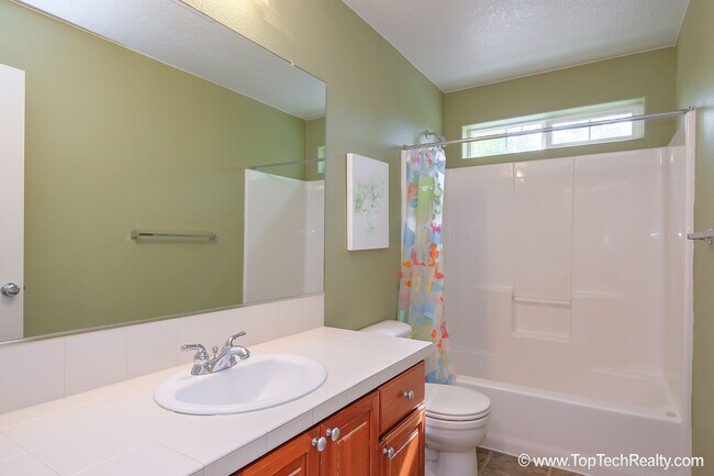 Building Photo - Lovely 4 Bedroom | 2.5 Bathroom | Corner Lot Single Family Home | In Beautiful Orenco Gardens Com...