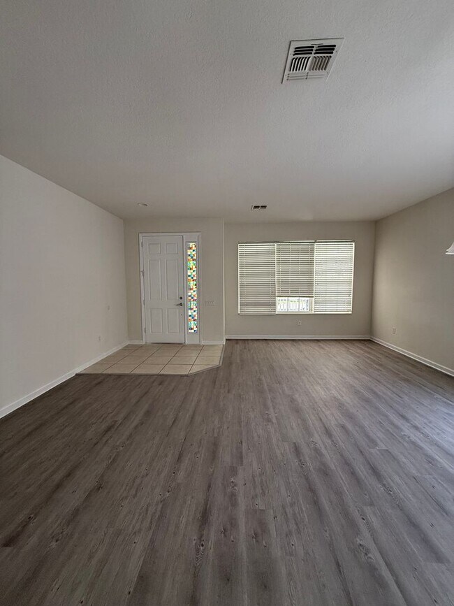 Building Photo - Come View This Amazing 3 Bed 2 Bath Single...