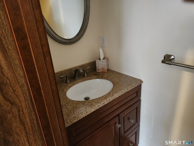 Building Photo - 83 Churchill Way