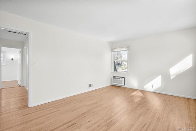 Building Photo - 25 Woodhollow Ln