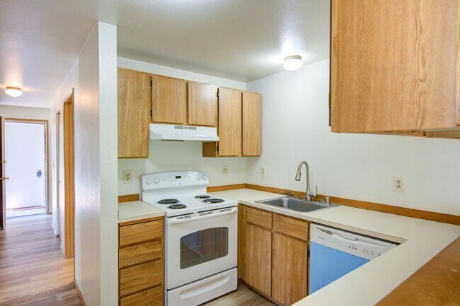 Building Photo - For Lease Edmonds - 900 Sq. Ft Two bed-One/Bath Duplex