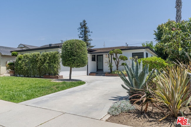 Building Photo - 12800 Stanwood Dr