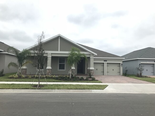Primary Photo - Large 4/3 Lake Front Executive Home with 3...