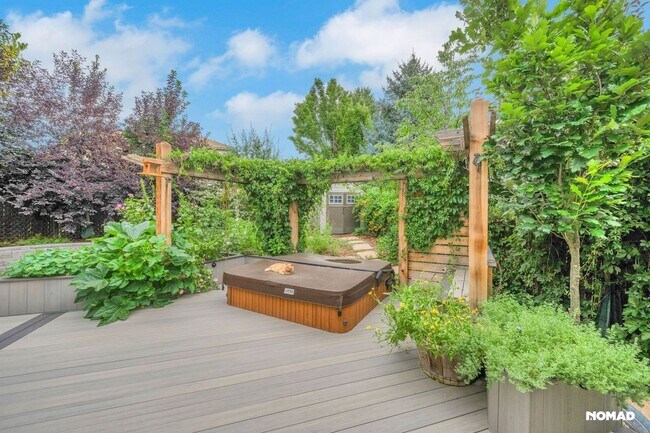 Building Photo - Beautiful 4BR House in Centennial