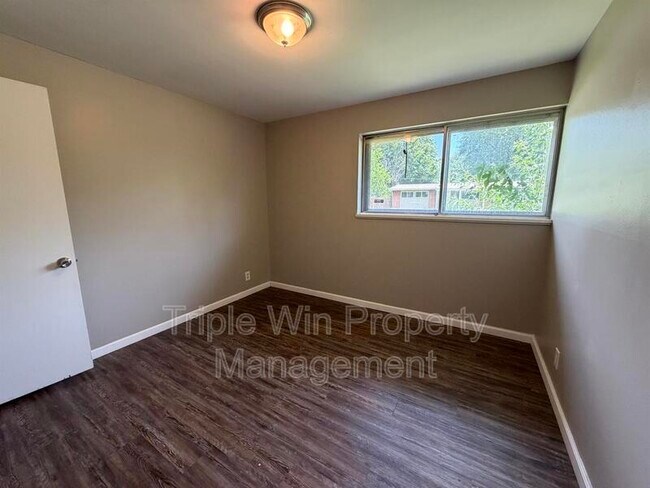 Building Photo - 10329 Chesley Dr