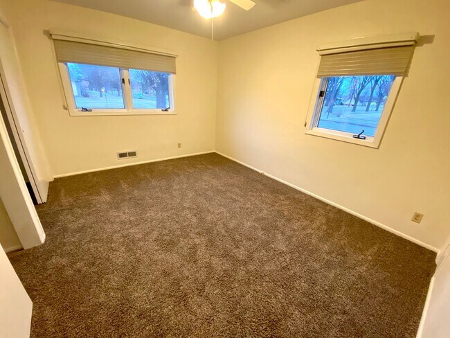 Building Photo - 2 Bed Duplex