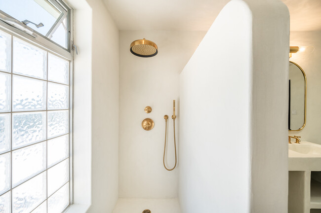 Upstairs Tedelakt plaster bathroom with Kohler finishes - 7401 Studio Rd