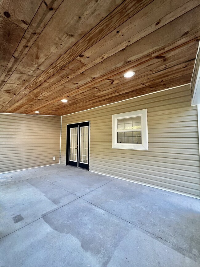 Building Photo - 947 Clark St