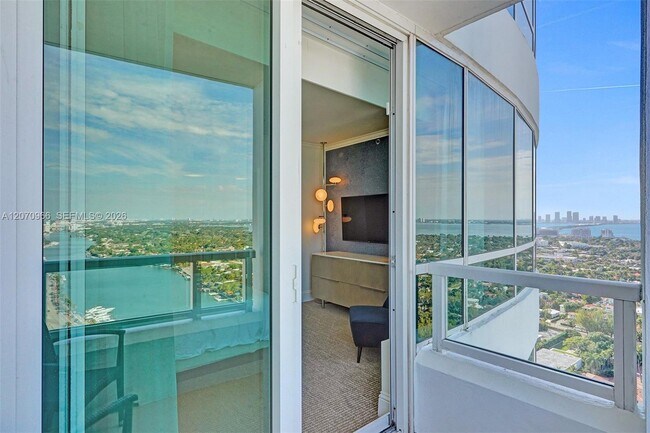 Building Photo - 4401 Collins Ave