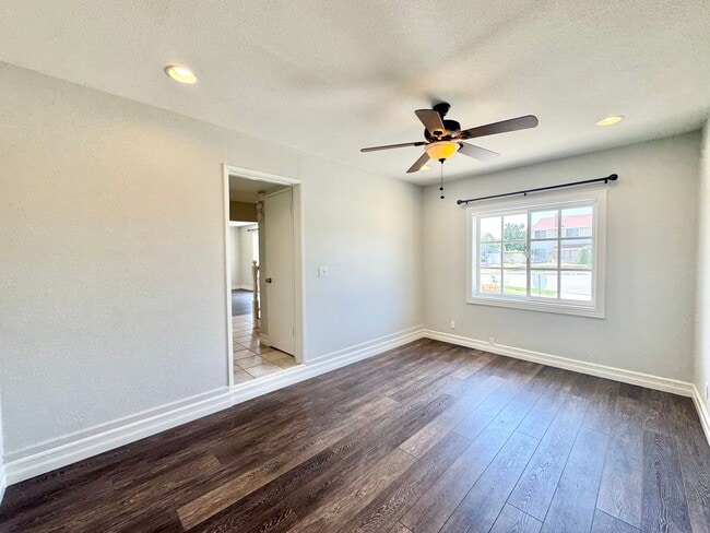 Building Photo - Beautiful 5B/2.5BA Home With Office Locate...