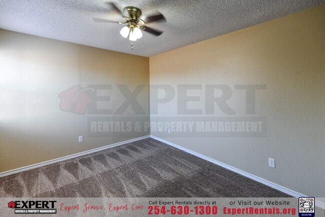 Building Photo - 1233 Royal Crest Dr