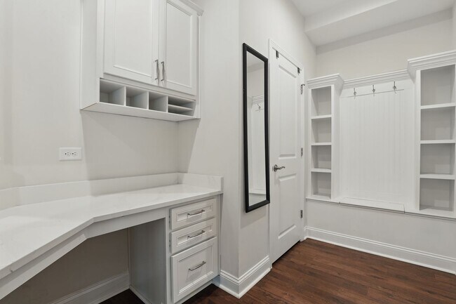 Building Photo - Spacious 5 Bedroom Home in Richmond Hill’s Waterways Community