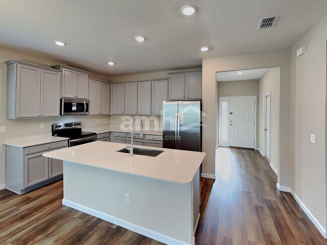 Building Photo - 70 Hemlock Point