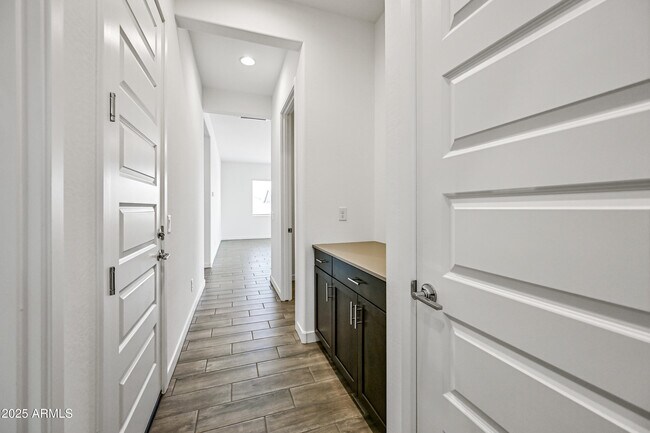 Building Photo - 14913 W Cottontail Ln
