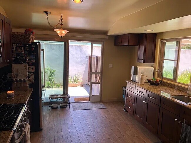 Building Photo - 3329 Palos Verdes Dr N