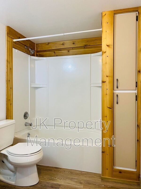 Building Photo - 1401-142B 2b St S