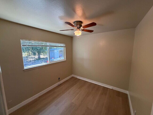 Building Photo - "Charming 4-Bedroom Home with 2 Baths in Pittsburg – Spacious 1459 Sq Ft Gem!"