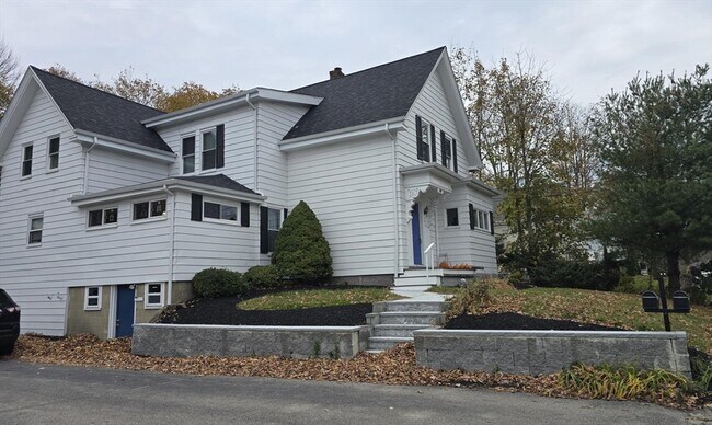 Building Photo - 195 Plymouth St