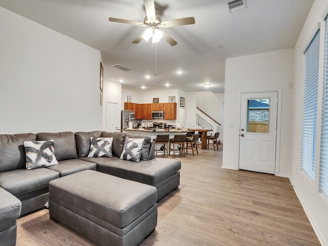 Building Photo - 408 Magnolia Ln