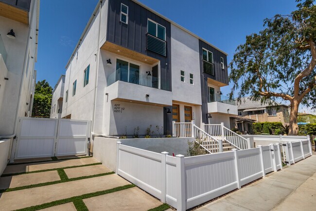 Building Photo - 4293 Tujunga Ave
