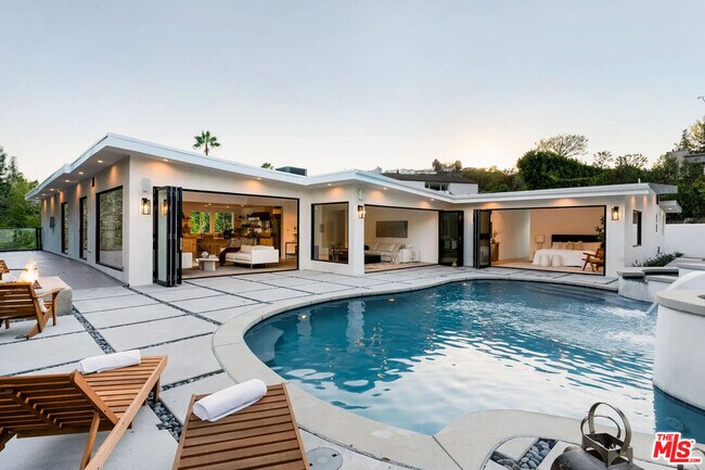 Building Photo - 2600 Zorada Dr
