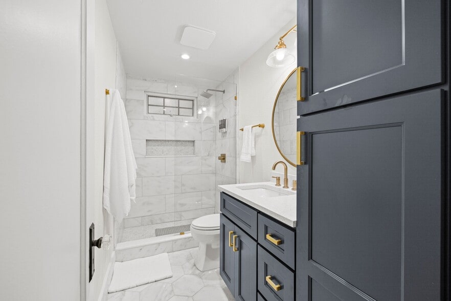 Primary Bedroom Bathroom - 401 Alhambra Blvd