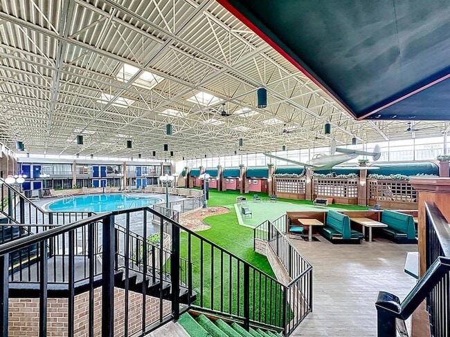 Building Photo - 910 Suemac Rd