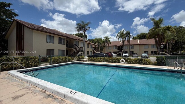 Building Photo - 2550 Riverside Dr