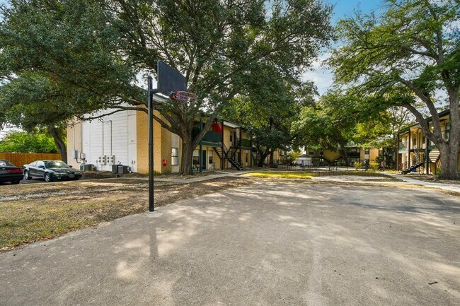 Building Photo - 1624 Aquarena Springs Dr