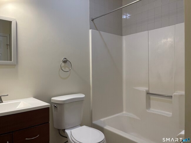 Building Photo - 80 Grassy Plain St