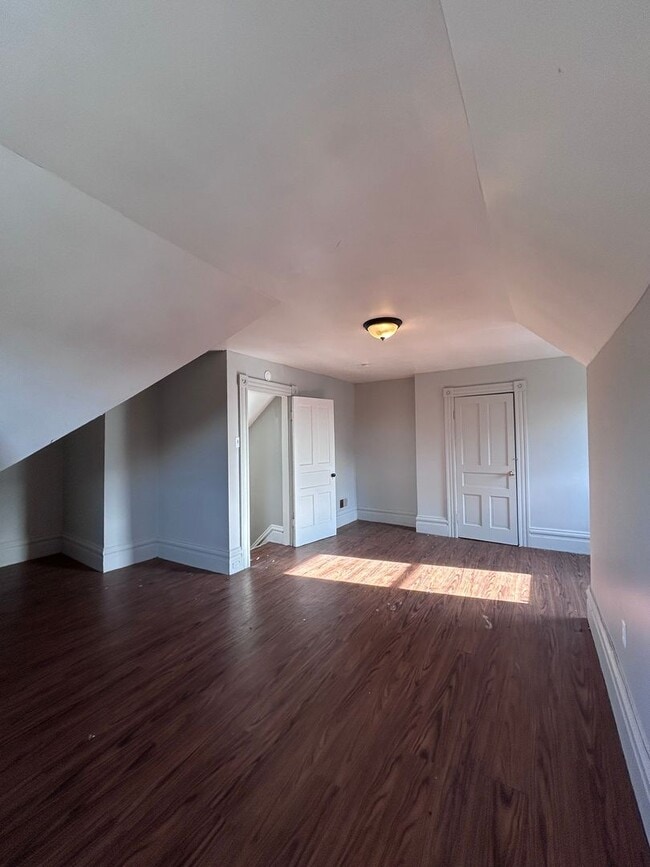 Building Photo - 3BR Single-Family Home + Office | Garage | Fresh Updates| Perrysville Avenue