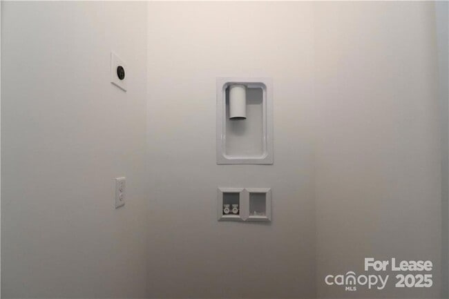 Building Photo - 3973 Newhall Dr NW