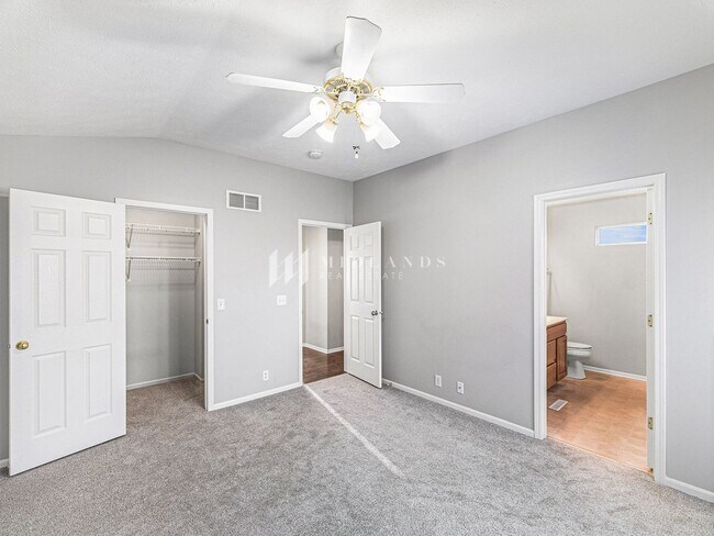 Building Photo - Multi-Level Elkhorn Home