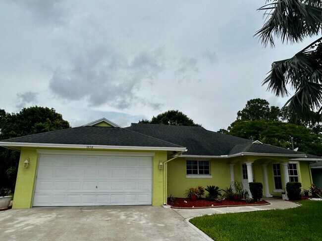 Building Photo - Western Port St. Lucie 3/2/2 with flex/roo...