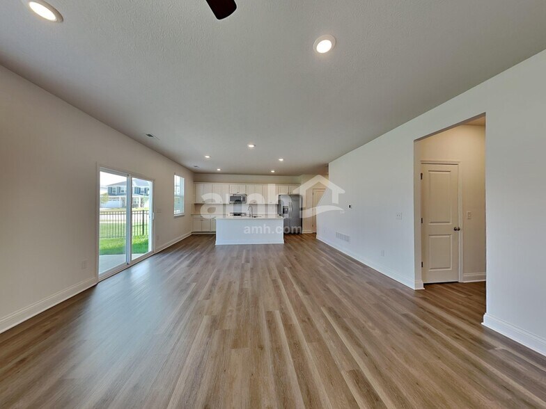 Building Photo - 300 Pne Hl Ct