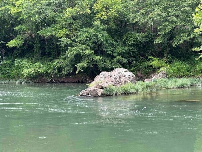 Building Photo - 896 Vaughn Rd