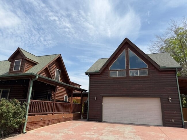 Building Photo - Sevierville 37876 - 3 bedroom, 3.5 Bath, 2486 sq. ft. Cabin and a 672 sq. ft. Studio above garage...