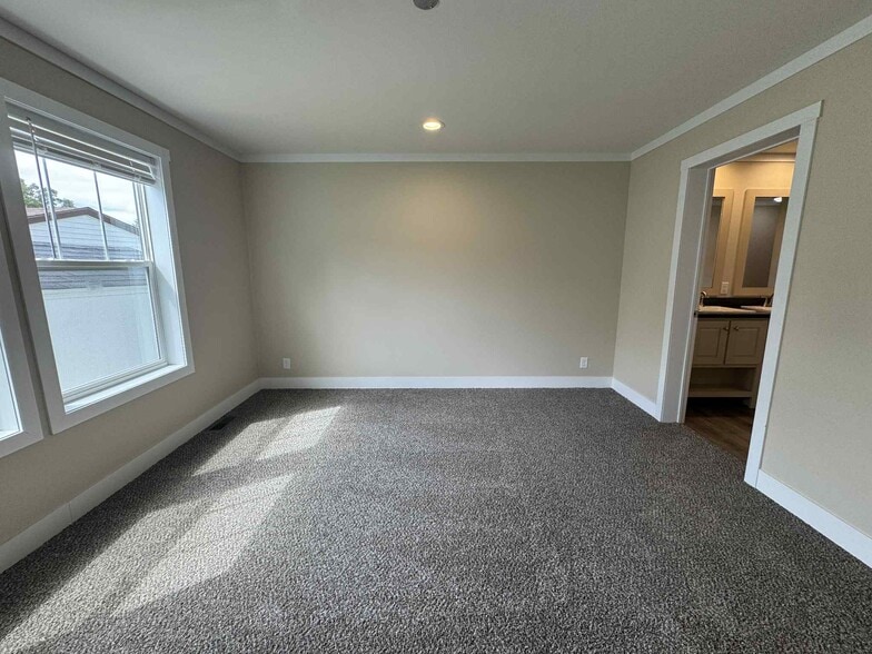 Building Photo - 48571 Lakeview Cir