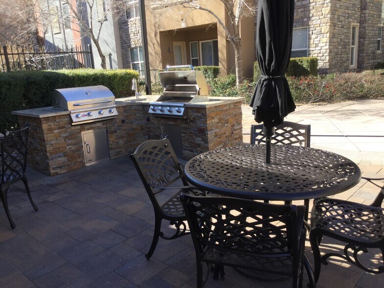 Building Photo - 38 E Serene Ave