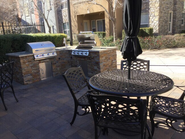 Building Photo - 38 E Serene Ave