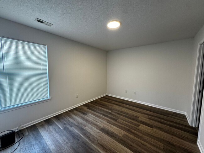 Building Photo - 1500 W Worley St