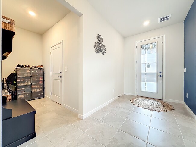 Building Photo - 1021 Savannah Palms Blvd