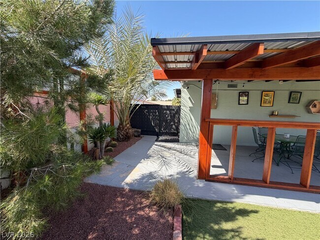 Building Photo - 1816 Wengert Ave