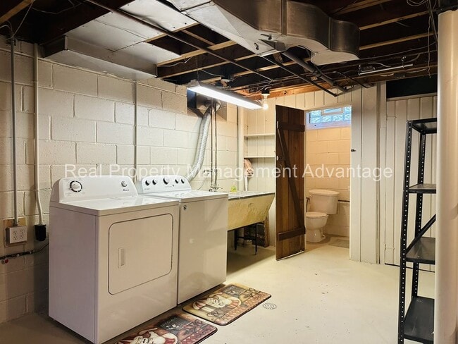 Building Photo - Charming 3-Bedroom Ranch minutes from Woodward Ave, Birmingham, and Berkley!