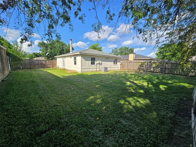 Building Photo - 5543 Ambern Dr