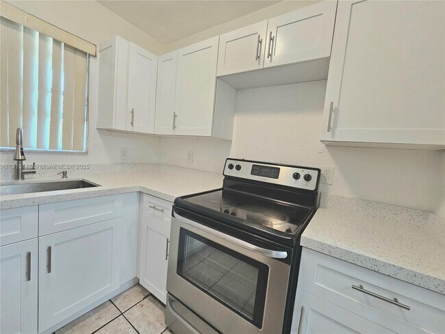 Building Photo - 5820 SW 27th St